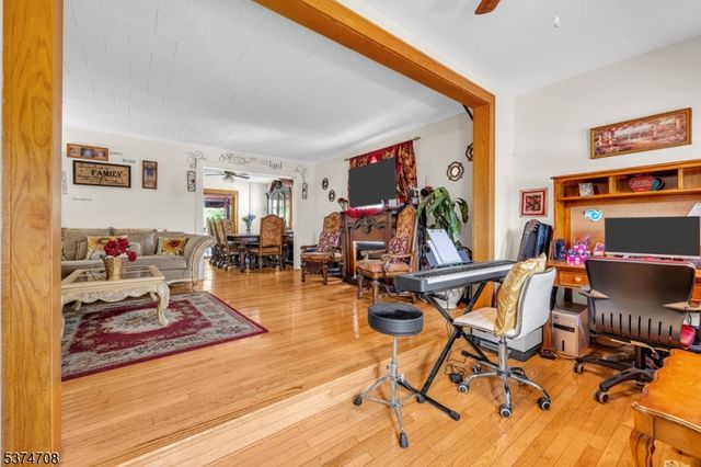 831 Gibbons Ct, Elizabeth City, NJ 07202