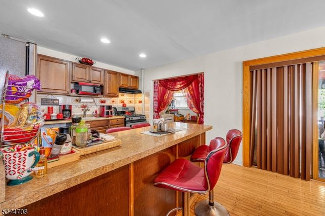 831 Gibbons Ct, Elizabeth City, NJ 07202