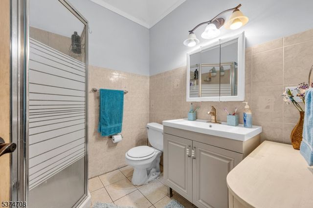 831 Gibbons Ct, Elizabeth City, NJ 07202