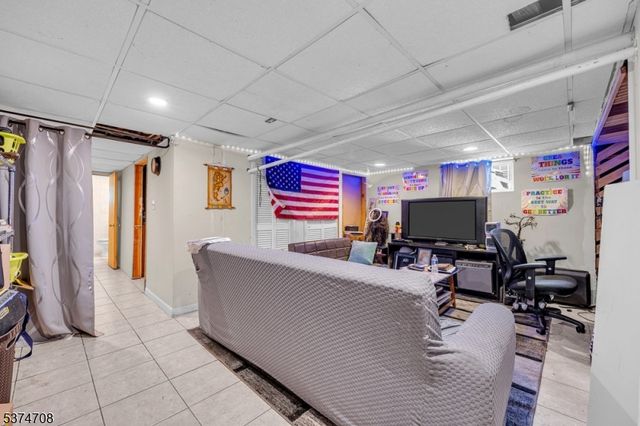 831 Gibbons Ct, Elizabeth City, NJ 07202