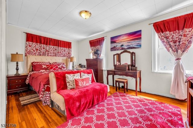 831 Gibbons Ct, Elizabeth City, NJ 07202