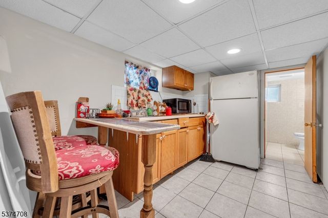 831 Gibbons Ct, Elizabeth City, NJ 07202