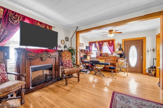 831 Gibbons Ct, Elizabeth City, NJ 07202