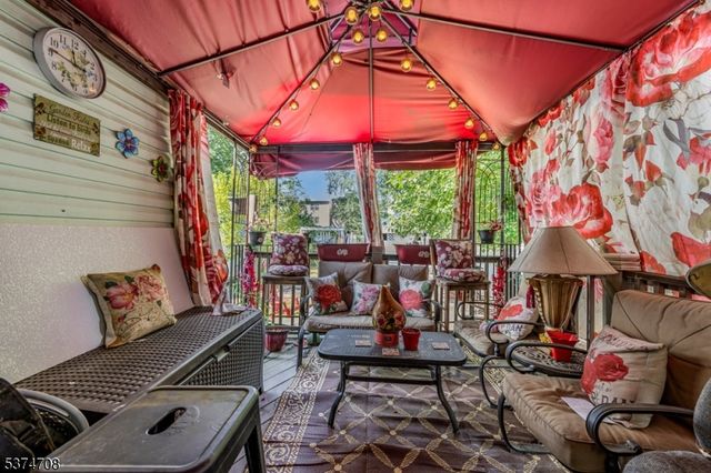 831 Gibbons Ct, Elizabeth City, NJ 07202