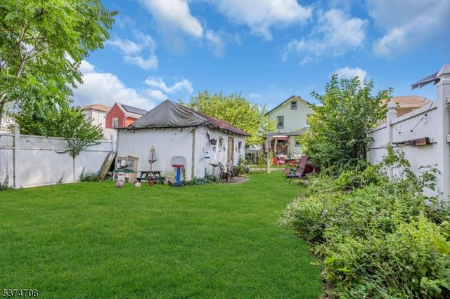 831 Gibbons Ct, Elizabeth City, NJ 07202