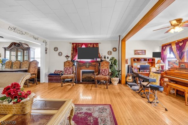 831 Gibbons Ct, Elizabeth City, NJ 07202