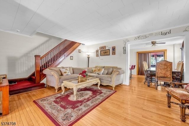 831 Gibbons Ct, Elizabeth City, NJ 07202