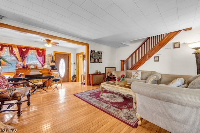 831 Gibbons Ct, Elizabeth City, NJ 07202