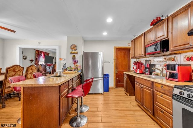 831 Gibbons Ct, Elizabeth City, NJ 07202