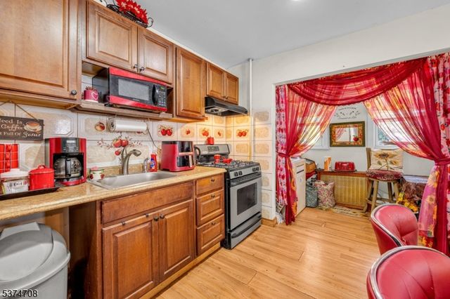 831 Gibbons Ct, Elizabeth City, NJ 07202