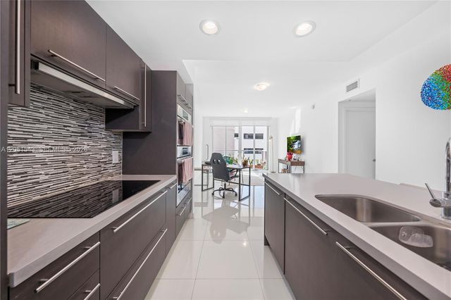 7751 NW 107th Ave 422, Doral, FL 33178