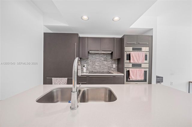 7751 NW 107th Ave 422, Doral, FL 33178