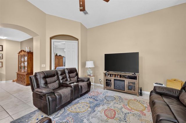 20512 QUEEN ALEXANDRA DRIVE, Leesburg, FL 34748