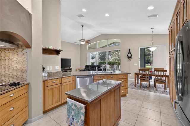 20512 QUEEN ALEXANDRA DRIVE, Leesburg, FL 34748