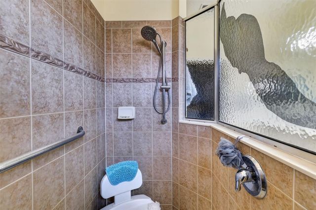 20512 QUEEN ALEXANDRA DRIVE, Leesburg, FL 34748
