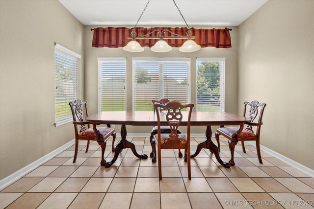 524 S 67th Street, Broken Arrow, OK 74014