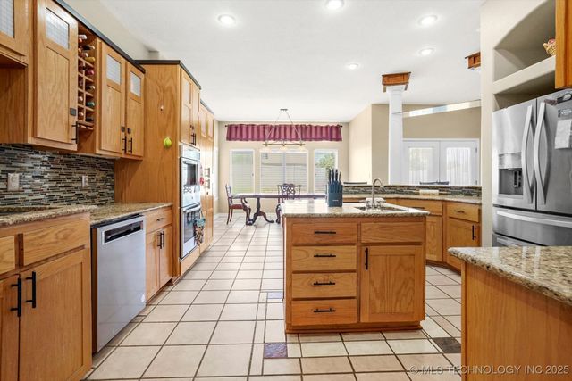 524 S 67th Street, Broken Arrow, OK 74014