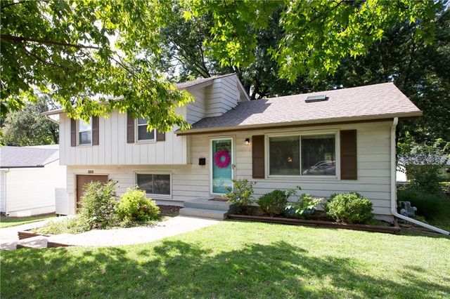 8808 W 89th Street, Overland Park, KS 66212