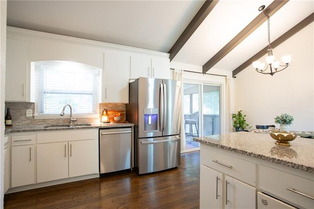 8808 W 89th Street, Overland Park, KS 66212