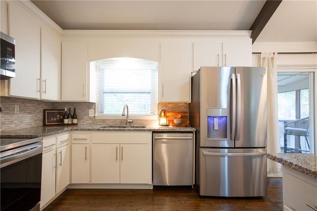 8808 W 89th Street, Overland Park, KS 66212