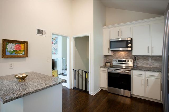 8808 W 89th Street, Overland Park, KS 66212