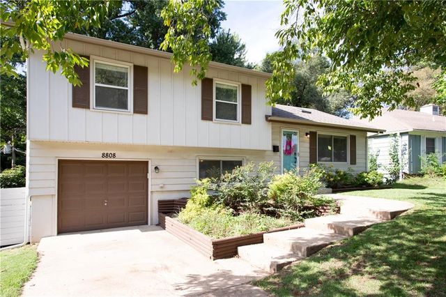 8808 W 89th Street, Overland Park, KS 66212