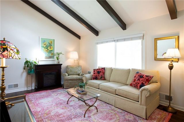 8808 W 89th Street, Overland Park, KS 66212