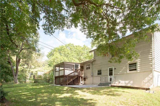 8808 W 89th Street, Overland Park, KS 66212