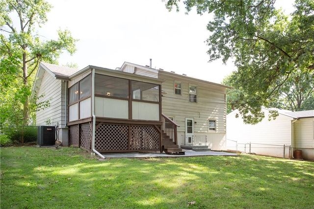 8808 W 89th Street, Overland Park, KS 66212