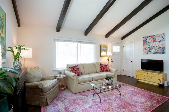 8808 W 89th Street, Overland Park, KS 66212