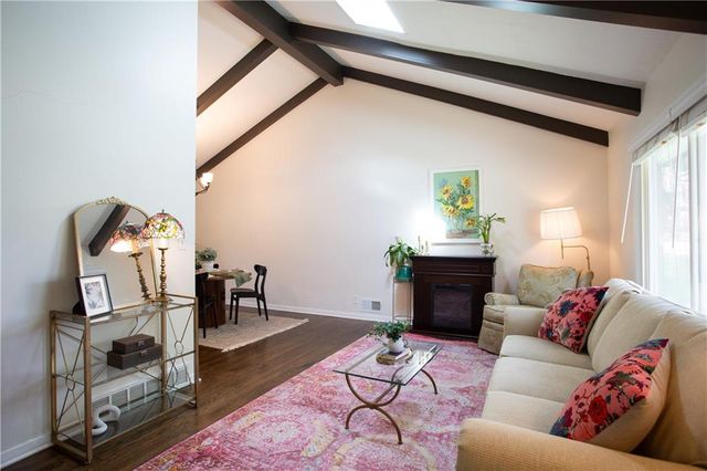 8808 W 89th Street, Overland Park, KS 66212