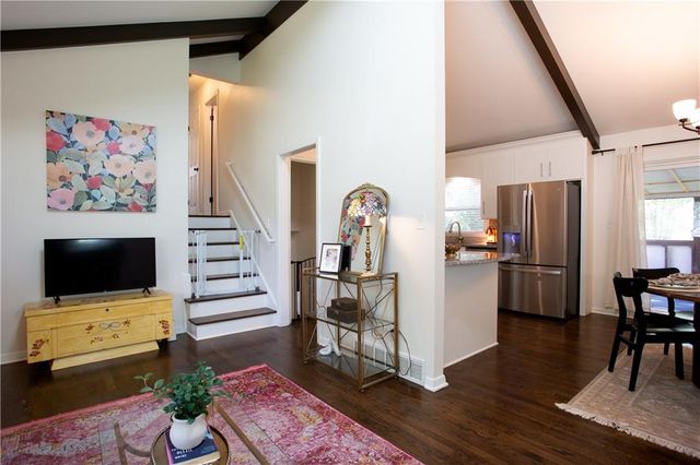 8808 W 89th Street, Overland Park, KS 66212