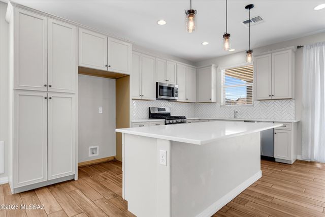 12005 E Ryscott Circle, Vail, AZ 85641