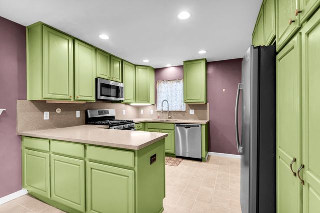 21009 Robinwood Street, Farmington, MI 48336