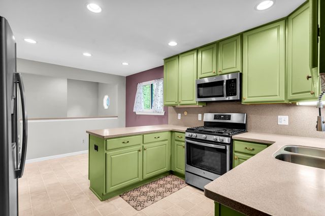 21009 Robinwood Street, Farmington, MI 48336