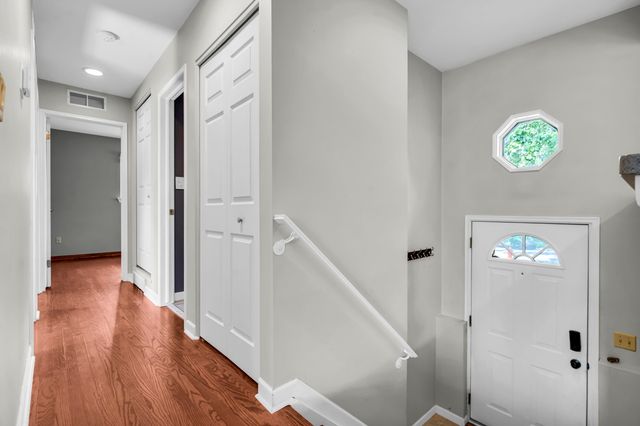 21009 Robinwood Street, Farmington, MI 48336