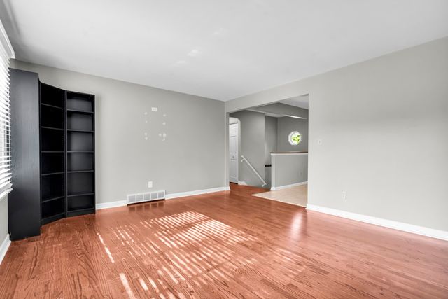 21009 Robinwood Street, Farmington, MI 48336