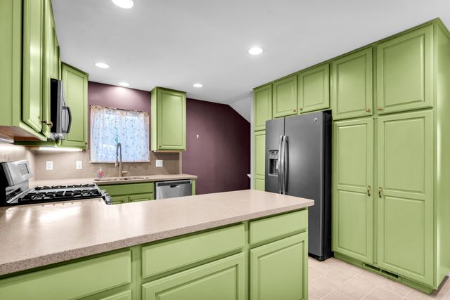21009 Robinwood Street, Farmington, MI 48336