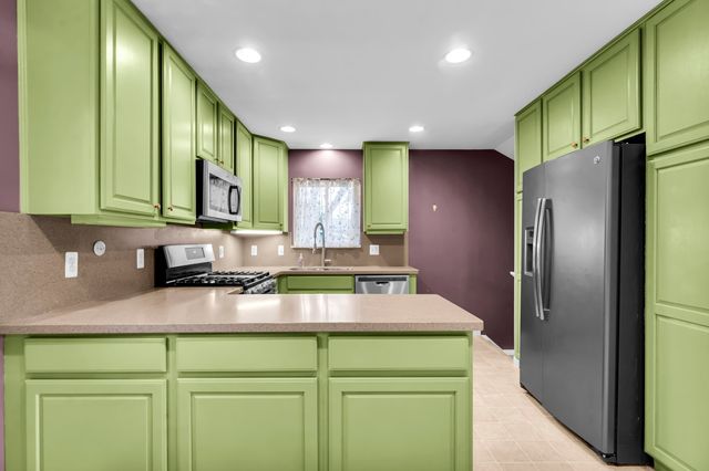 21009 Robinwood Street, Farmington, MI 48336