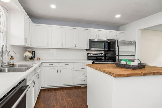 9232 Minnesota Avenue, Kansas City, KS 66112