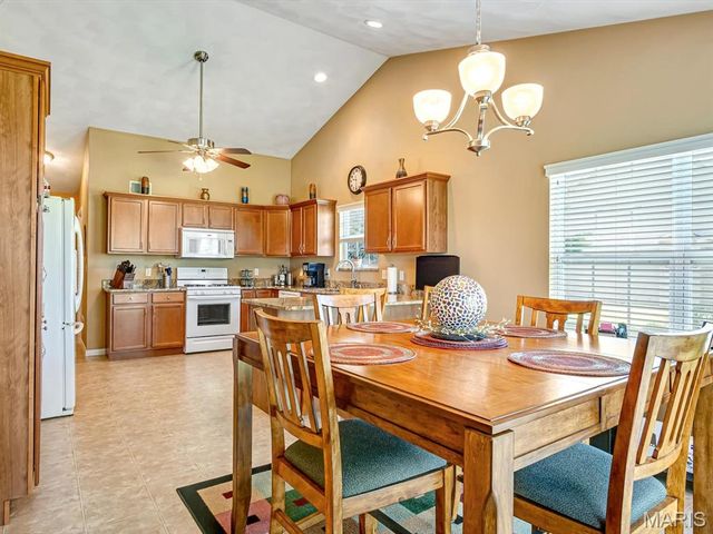 4020 Autumn Oak Drive, Smithton, IL 62285