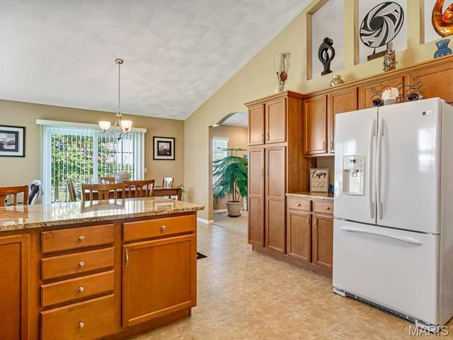 4020 Autumn Oak Drive, Smithton, IL 62285
