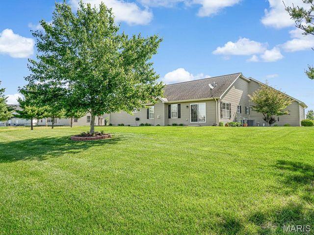 4020 Autumn Oak Drive, Smithton, IL 62285