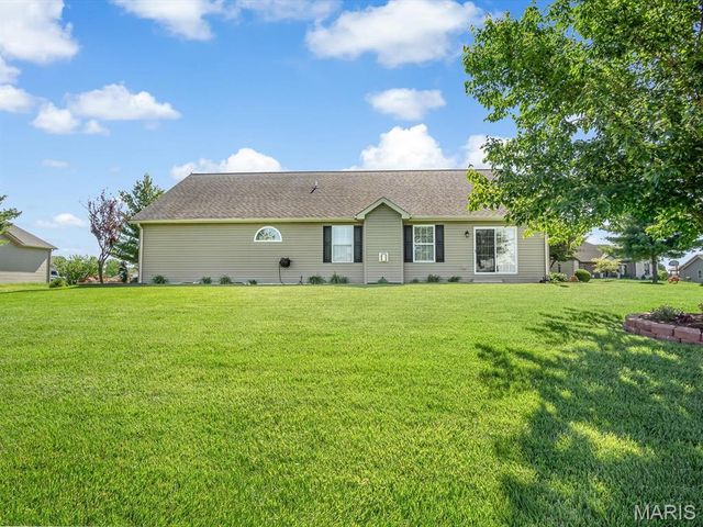 4020 Autumn Oak Drive, Smithton, IL 62285