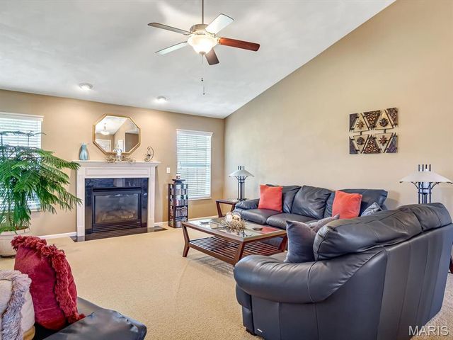 4020 Autumn Oak Drive, Smithton, IL 62285
