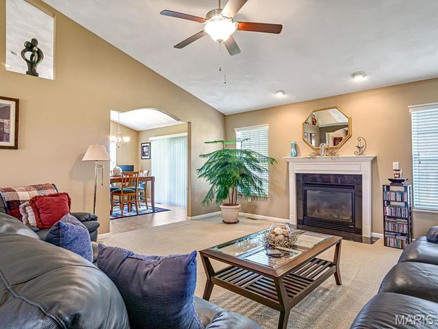 4020 Autumn Oak Drive, Smithton, IL 62285