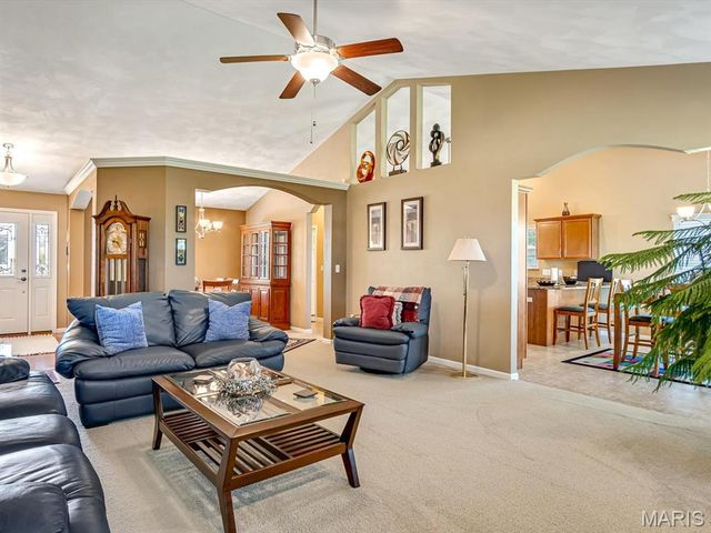 4020 Autumn Oak Drive, Smithton, IL 62285