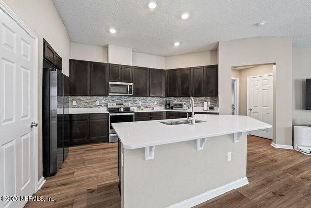 1385 PANTHER LAKE Parkway, Jacksonville, FL 32221