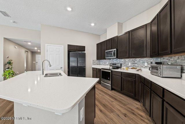 1385 PANTHER LAKE Parkway, Jacksonville, FL 32221