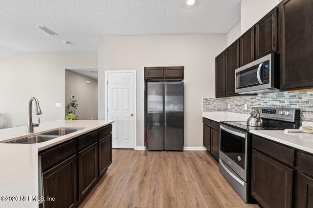 1385 PANTHER LAKE Parkway, Jacksonville, FL 32221